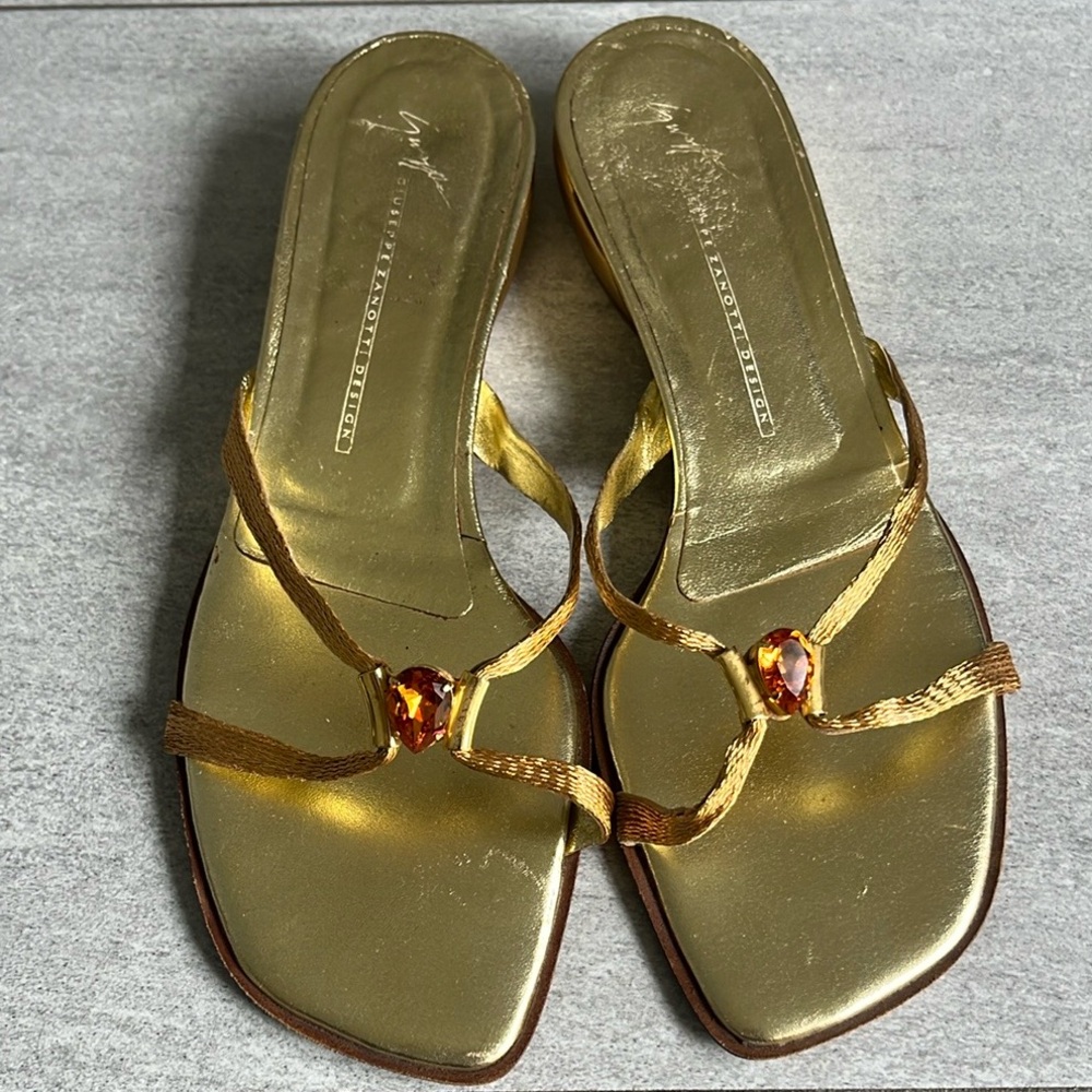 Giuseppe Zanotti Design Gold Sandals with Circular Gem - Picture 2 of 7